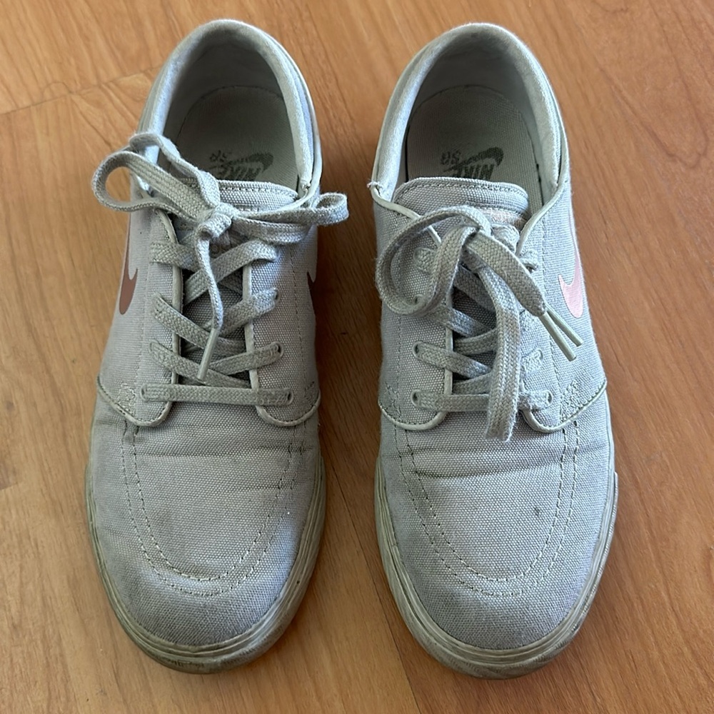 Gray | Nike Zoom Air | size 6